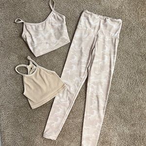 Strut this camo sports bra and leggings. Plus Free People movement oatmeal crop